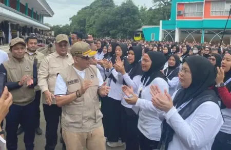 Gus Irfan: Petugas PPIH 2026 Fokus Layani Jemaah, Bukan Pelayan Pimpinan Foto BeritaJatim.com