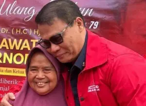 Bedah Rumah Lansia, Ahmad Basarah: Menangis dan Tertawa Bersama Rakyat Foto BeritaJatim.com