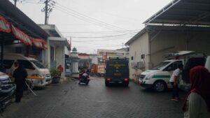 Makam Kerangka Misterius di Sampang Dibongkar Foto BeritaJatim.com