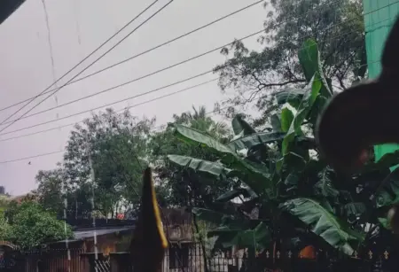Prakiraan Cuaca Malang Raya 9 Januari 2026: Waspada Potensi Hujan Petir Foto BeritaJatim.com