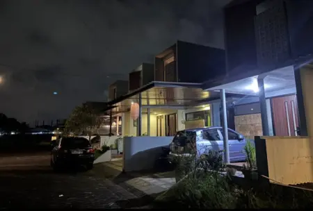 Siasat Menepis Cemas: Ketika Rumah Menjadi Benteng Ekonomi di Tengah Badai Inflasi Foto BeritaJatim.com