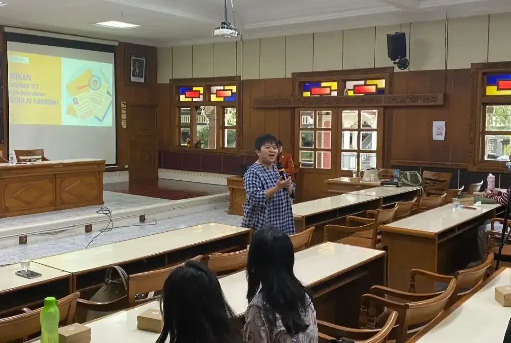 STIE Malangkucecwara Ingatkan Calon Wisudawan: Rekrutmen Kerja Kini Berbasis Psikologis, AI Bukan Solusi Instan Foto BeritaJatim.com