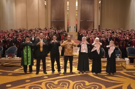 UMM Kukuhkan 3.016 Guru Profesional, Kunci Hadapi Era Digital dan Indonesia Emas 2045 Foto BeritaJatim.com