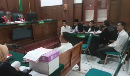 Dua Mahasiswa Diadili Atas Dugaan Pemerasan Kepala Dinas Pendidikan Jatim Foto BeritaJatim.com