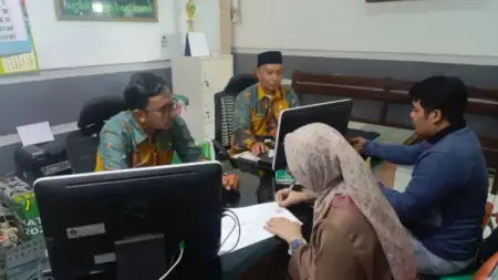 Kuota Haji Kota Pasuruan 2026 Naik Jadi 279 Orang, Kantor Kemenhaj Dipadati Jemaah Pelunasan Foto BeritaJatim.com