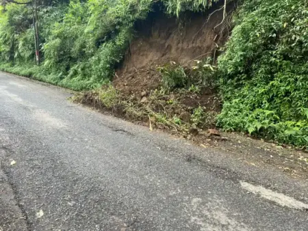 8 Kecamatan di Pasuruan Masuk Zona Merah Longsor, Jalur Wisata Bromo Terhambat Lumpur Foto BeritaJatim.com