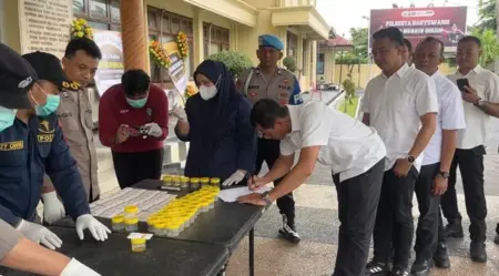 Polresta Banyuwangi Gelar Tes Urine Dadakan untuk Anggota, Komitmen Bersih dari Narkoba Foto BeritaJatim.com