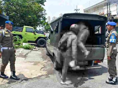 Ketahuan Bolos dan Kopi Pagi ‘Kopag’, Lima Siswa SMA di Surabaya Diangkut Satpol PP Foto BeritaJatim.com