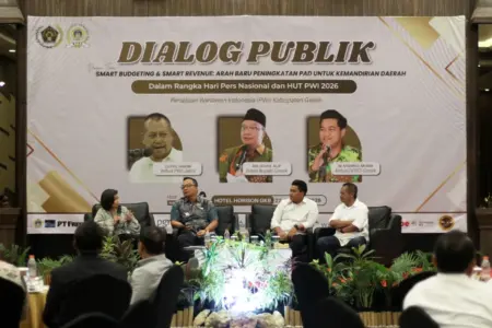 PWI dan DPRD Gresik Gelar Dialog Publik HPN 2026, Bahas Strategi Kemandirian Daerah Foto BeritaJatim.com
