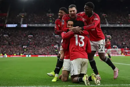 Manchester United Bungkam Manchester City 2-0, Bukti Michael Carrick Spesialis Big Match Foto BeritaJatim.com