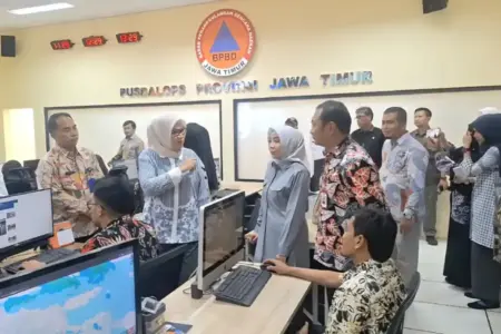 Kunjungi Command Center BPBD Jatim, Komisi VIII DPR RI Apresiasi Khofifah Foto BeritaJatim.com