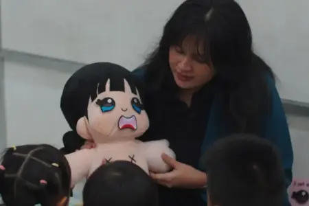 Mahasiswa Ubaya Ciptakan Boneka Edukasi Seksual Interaktif untuk Anak Usia Dini Foto BeritaJatim.com