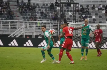 Tavares Puji Gali De Freitas: Kunci Keberhasilan Persebaya Menghadapi Maluku United Foto BeritaJatim.com