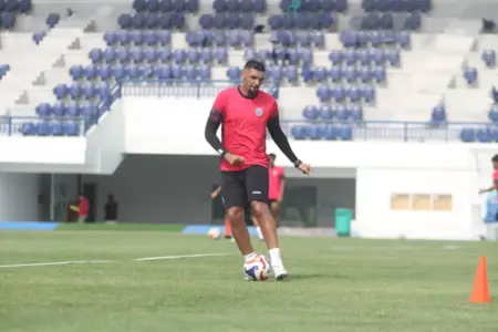 Krisis Pemain Pilar, Persela Lamongan Siapkan Skema Kejutan Lawan Persipal Palu Foto BeritaJatim.com