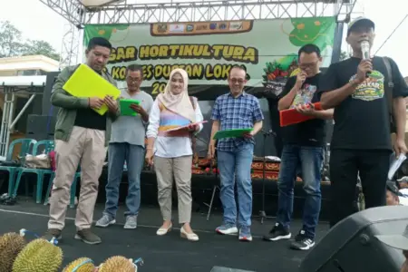 Bank UMKM Jatim Perkuat Ekonomi Petani Melalui Kontes Durian dan Kredit Bunga Ringan Foto BeritaJatim.com