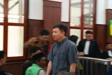 Eksepsi Hermanto Oerip Ditolak, Hakim Perintahkan Jaksa Lanjutkan Sidang Pembuktian Foto BeritaJatim.com
