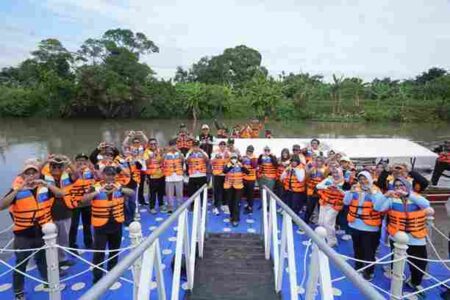 Wisata Susur Sungai Ngotok Resmi Diuji Coba, Daya Tarik Baru Taman Bahari Mojopahit Foto BeritaJatim.com
