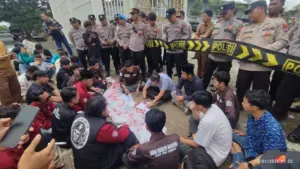 BEM Universitas PGRI Sumenep Demo DPRD, Tolak Pilkada Tak Langsung Foto BeritaJatim.com