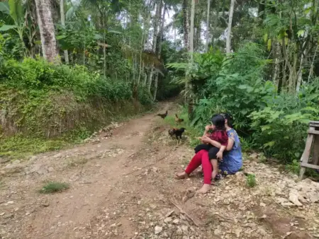 Gempa M 5,5 Pacitan Diduga Aktivitas Sesar Grindulu, Warga Tulakan Panik Selamatkan Anak Foto BeritaJatim.com