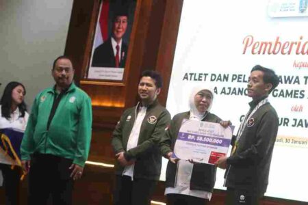 Khofifah Guyur Bonus Atlet SEA Games, Jatim Sumbang 34 Persen Emas Indonesia Foto BeritaJatim.com