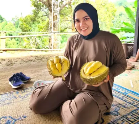 Berburu Durian Lokal Ngebel Ponorogo, Sensasi Manis-Pahit yang Bikin Nagih Foto BeritaJatim.com