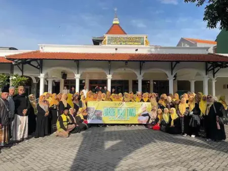 Jelang Ramadan, Warga Gununganyar Lor Gelar Ziarah Wali dan Doakan Surabaya Foto BeritaJatim.com