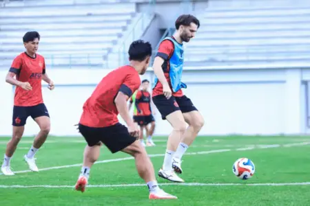 Jon Toral Akui Iklim Kekeluargaan Persik Kediri Percepat Adaptasi Foto BeritaJatim.com