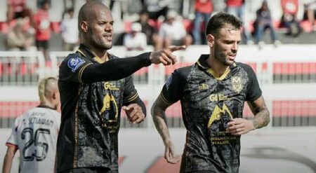 Kartu Merah Rezaldi, Malut United Unggul 3-0 atas Persik Foto BeritaJatim.com