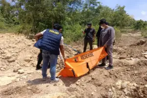 Kerangka Manusia Ditemukan di Lubang Galian Camplong, Polres Sampang Lakukan Penyelidikan Foto BeritaJatim.com