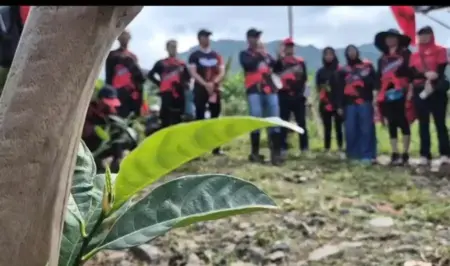 PDI Perjuangan Jember Rawat Tri Hita Karana dengan Tanam 1.053 Bibit Pohon dan Sebar Benih Ikan Foto BeritaJatim.com