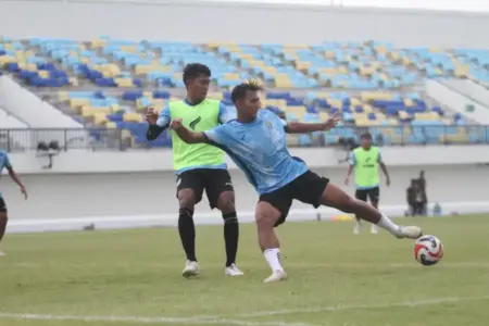 Titan Agung Jadi Amunisi Baru Persela Lamongan Jelang Lawan PSS Sleman Foto BeritaJatim.com