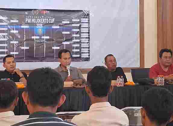 32 Tim SMP Siap Berlaga di Turnamen Futsal Piala PWI Mojokerto Cup 2026 Foto BeritaJatim.com