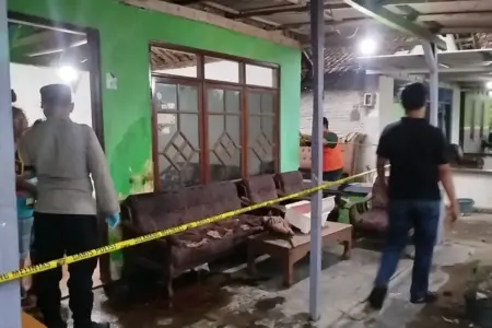 Diduga Epilepsi Kambuh Saat Cekcok, Pria di Kemlagi Mojokerto Bacok Kakak Ipar Foto BeritaJatim.com