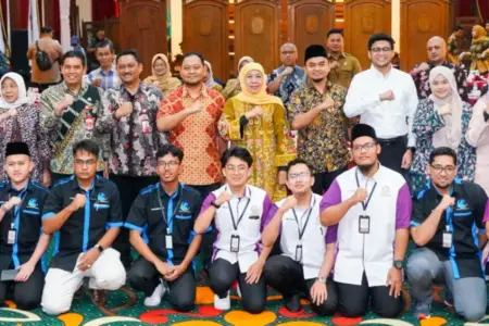Terima Kunjungan Universiti Malaya, Khofifah Perkuat Pembangunan SDM Berkelanjutan Foto BeritaJatim.com