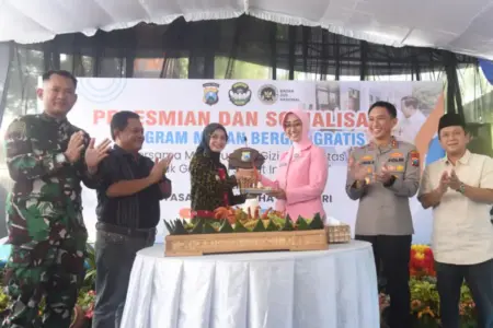 Wali Kota Kediri Resmikan SPPG Semampir, Perkuat Gizi Anak dan Ibu Foto BeritaJatim.com