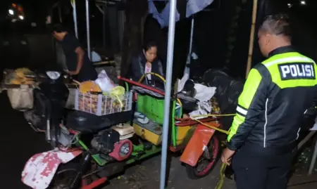 Kecelakaan Maut di Jombang: Sepeda Motor Tabrak Becak Mesin, 1 Tewas Foto BeritaJatim.com