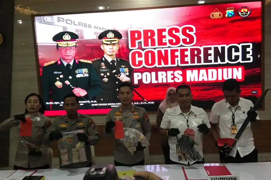 Komplotan Pembobol Toko Emas di Magetan Dibekuk Polres Madiun, Kerugian Capai Rp1 Miliar Foto BeritaJatim.com