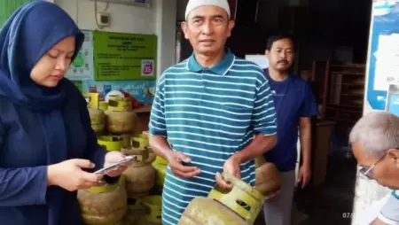 Hiswana Migas Besuki Imbau Warga Tak Panic Buying, Stok LPG 3 Kg Aman Foto BeritaJatim.com