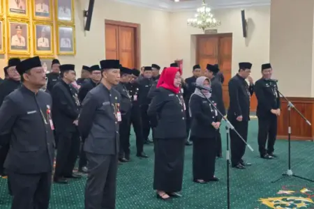 Gerbong Mutasi Pemprov Jatim Bergerak, Ini 7 Pejabat Eselon II yang Dilantik Foto BeritaJatim.com