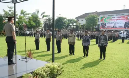 Apresiasi Kapolres Jombang: Penghargaan untuk Polisi dan Warga yang Berperan Aktif dalam Keamanan Foto BeritaJatim.com