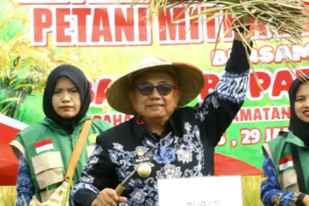 Panen Raya Padi di Wlingi, Bupati Blitar Sebut Koperasi Merah Putih Garda Swasembada Pangan Nasional Foto BeritaJatim.com