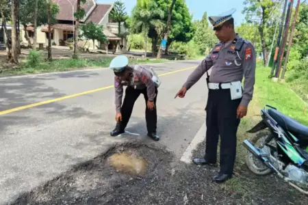 Satlantas Polres Ngawi Petakan Black Spot di Jalan Ngawi-Caruban Jelang Mudik Lebaran 2026 Foto BeritaJatim.com
