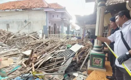 Petasan Meledak di Situbondo: 5 Bangunan Hancur, 1 Tewas, 6 Luka Foto BeritaJatim.com