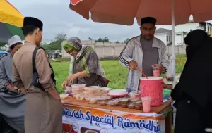 Takjil Khas India Laris Manis di Temboro Magetan, Mulai Biryani hingga Gulab Jamun Foto BeritaJatim.com