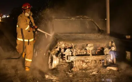 Mesin Mobil Tak Bisa Dimatikan Lalu Terbakar Hangus di Tol Caruban Madiun Foto BeritaJatim.com