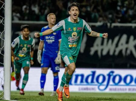 Persebaya Ditahan Imbang Dewa United 1-1 di Babak Pertama Foto BeritaJatim.com