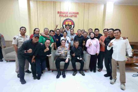 Peringati HPN ke-80, Polda Jatim dan Wartawan Perkuat Sinergi Lawan Hoaks Foto BeritaJatim.com