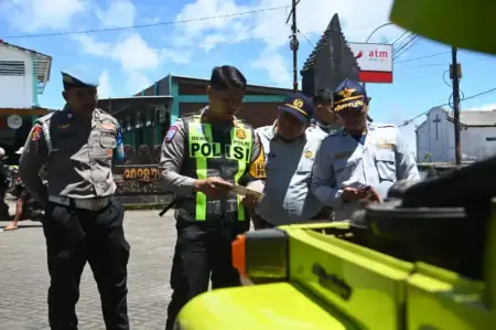 Razia Jeep Bromo di Tosari Pasuruan, 3 Kendaraan Dilarang Beroperasi Foto BeritaJatim.com
