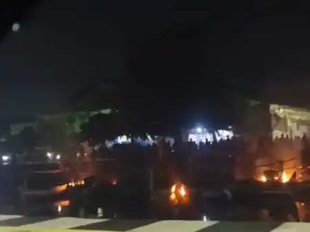Bentrok Nelayan Pasuruan Picu Pembakaran 11 Perahu, Walikota Adi Wibowo Pimpin Mediasi Damai Foto BeritaJatim.com