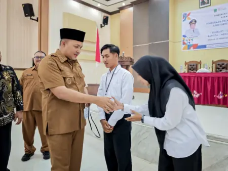 Bupati Pasuruan Rusdi Sutejo Bekali 160 Tenaga Kerja Lokal Melalui Pelatihan PBK Foto BeritaJatim.com